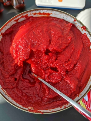 Продолжительность хранения 2 года Консервированная томатная паста из 100% свежих томатов и без BPA